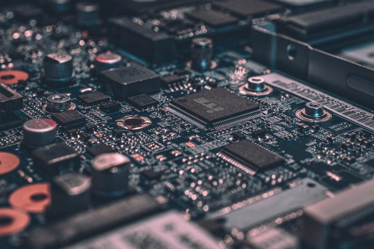 Quantum Computing Moves from Lab to Pilot Projects